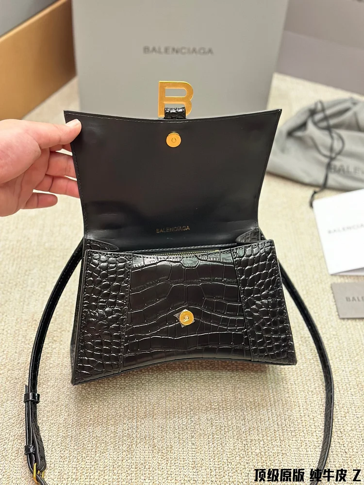 Balen hourglass xs bag size : 23 * 14cm - Image 12