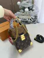 Louis new arrival phone bag size : 12*6*17 cm