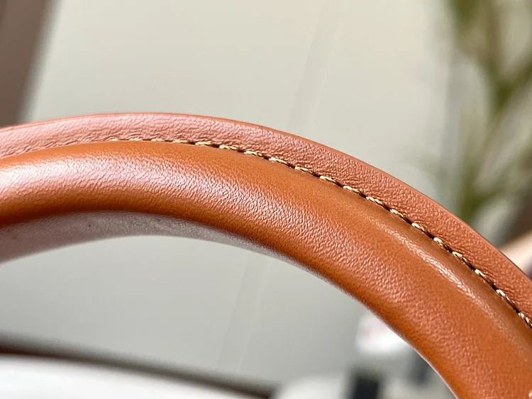 Louis Capucines new arrival bag 05 - Image 12
