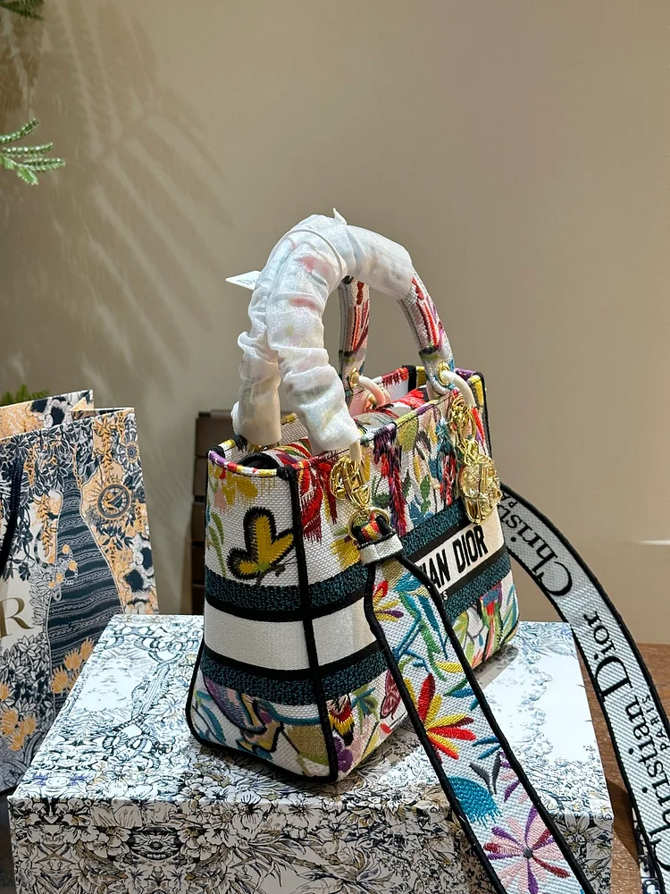D lady bag size; 24 cm - Image 9