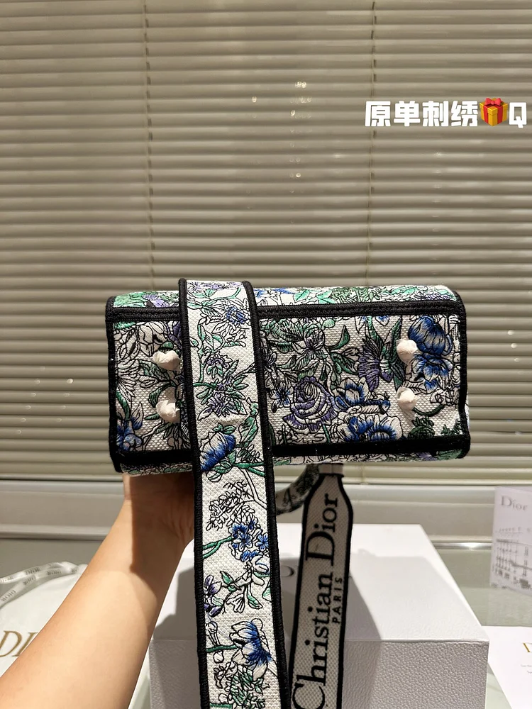 CD travel star women bag - Image 6