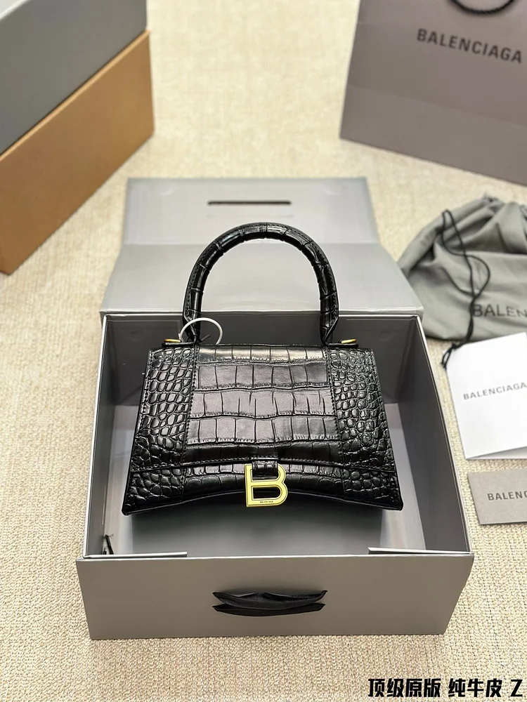 Balen hourglass xs bag size : 23 * 14cm - Image 16