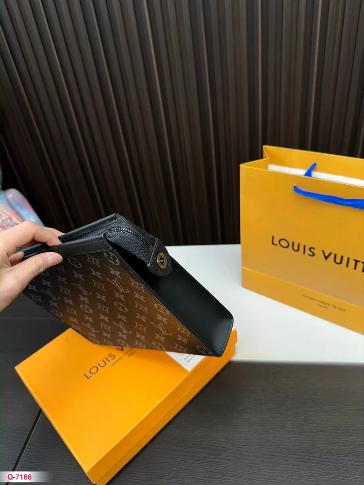 Louis Toiletry Pouch men and women bag size : 26*20cm - Image 4