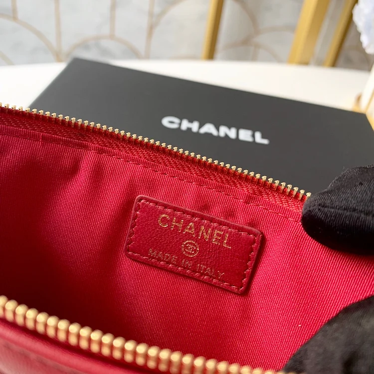 cc 19 Matelasse Phone and Card Case Red Bag For Women 19cm/7.5in - Image 3