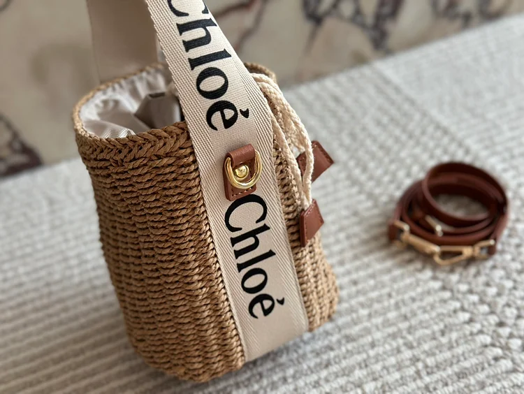 Ch new arrival bucket bag size: 18cm - Image 9