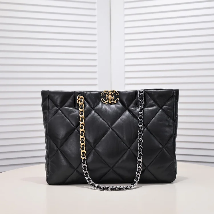 CC 22B 19BAG Tote