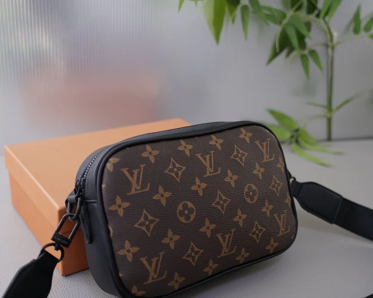 Louis new arrival bag size : 23x14x6 cm - Image 5