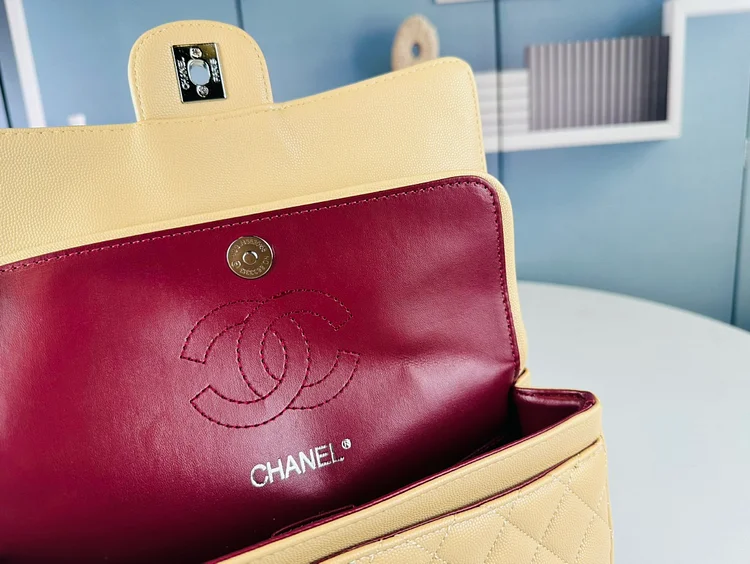 CC Classic Flap caviar leather 25 cm - Image 2