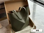 Loe Puzzle Tote size?0 32cm