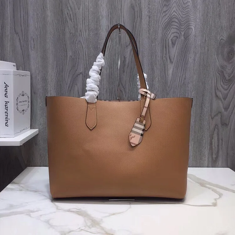 bb Reversible Tote Haymarket Canvas Medium For Women, Women??s Bags 19.3in/49cm - Image 3