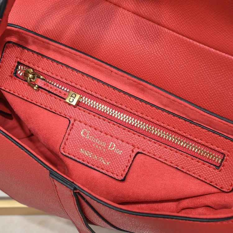 D saddle Be a classic with classics bag size: 25.5 x 20 x 6.5 cm - Image 4