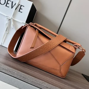 LOE puzzle bag size: 24X16.5X10.5cm
