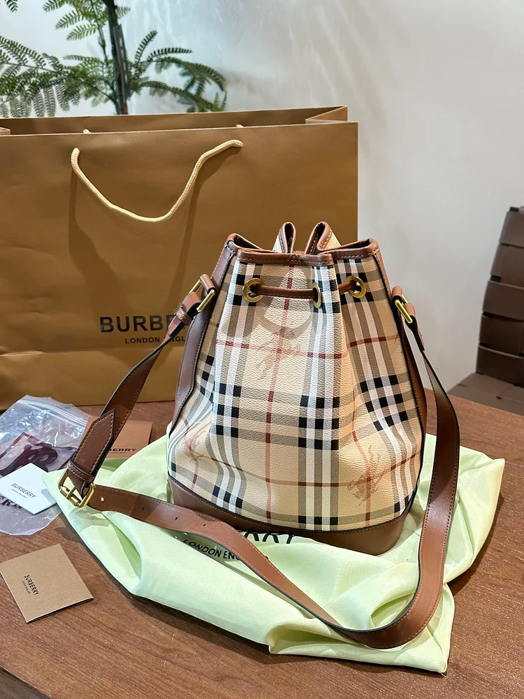 BB new arrival bucket bag size : 20x13x28.5 cm - Image 8