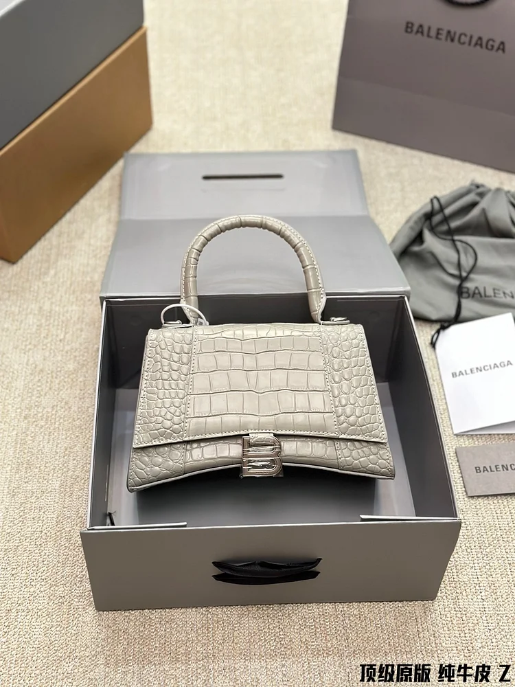 Balen hourglass xs bag size : 23 * 14cm - Image 14