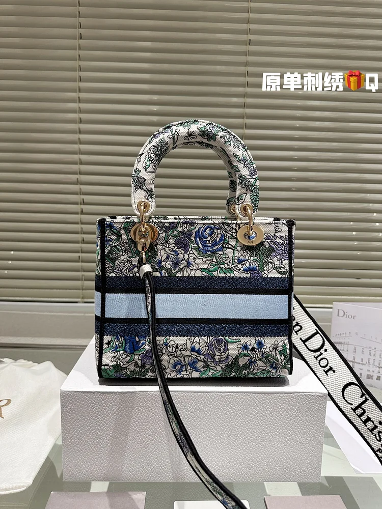 CD travel star women bag - Image 4