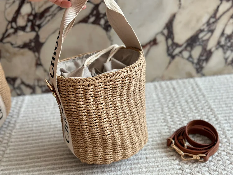 Ch new arrival bucket bag size: 18cm