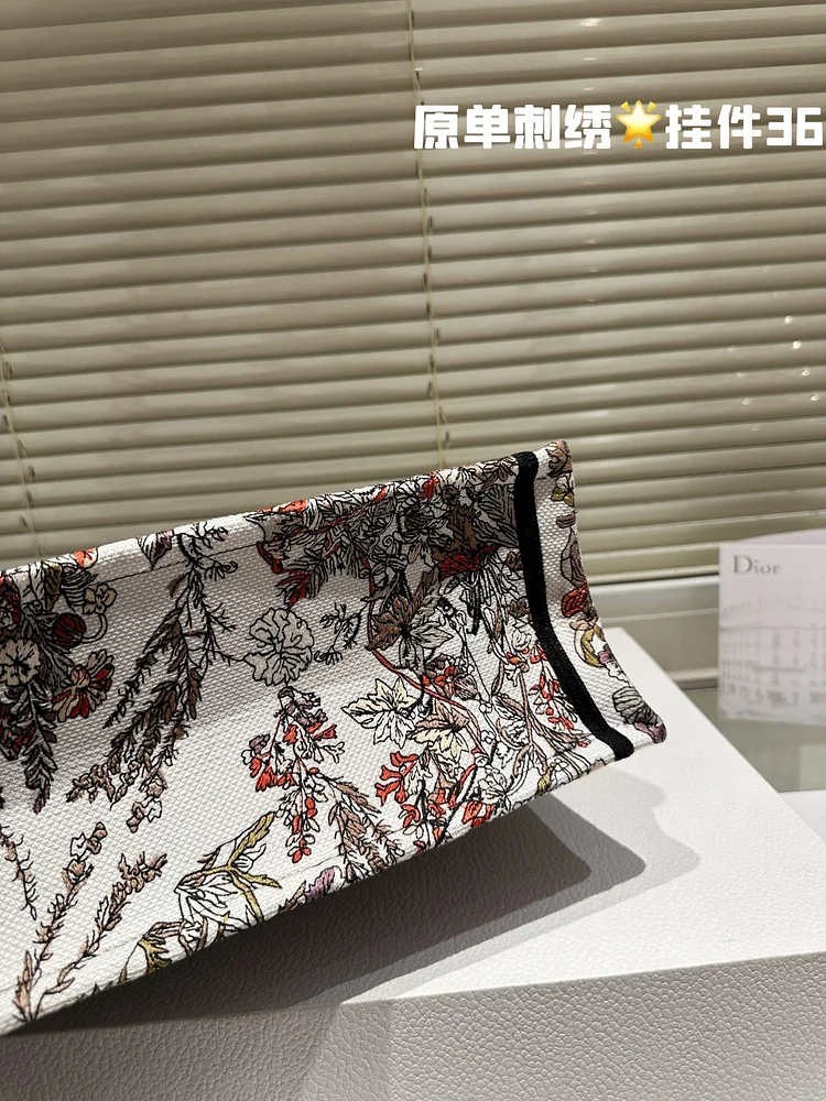 D book tote new arrival bag - Image 3