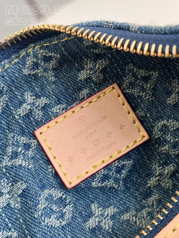 Louis Hills Pochette Monogram Denim size;20.5 x 6 x 16 cm - Image 6
