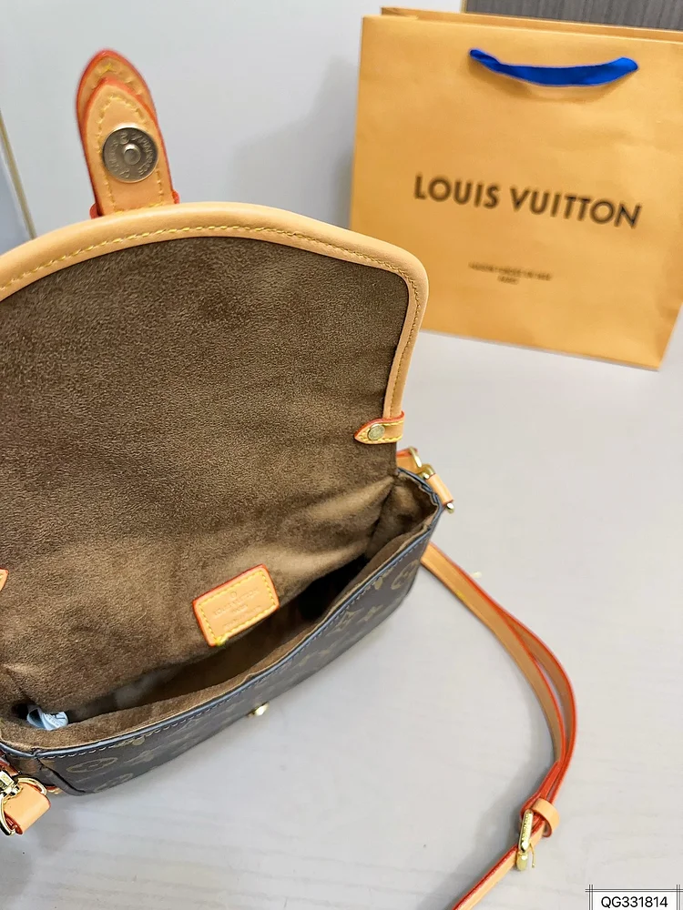 Louis Saumur bb mini bag size: 21 * 17 cm - Image 6