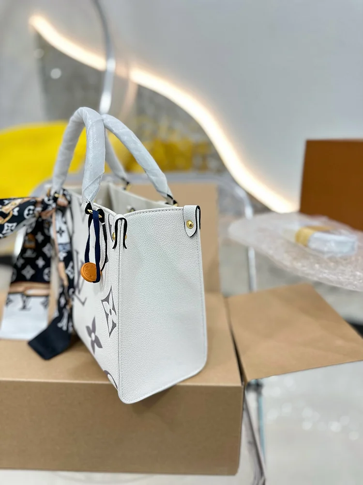 Louis Ss21 Crafty onthego small bag size : 25 * 20cm (without silk belt ) - Image 13