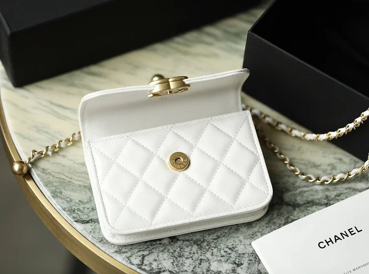 cc CO-CO Clutch With Chain 9.5cm/3.7in Gold Toned Hardware For Women White - Image 8