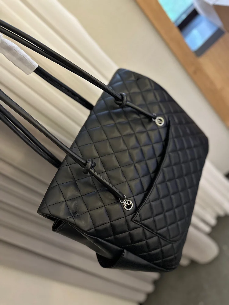 cc new arrival tote bag size: 36 * 30 cm - Image 9