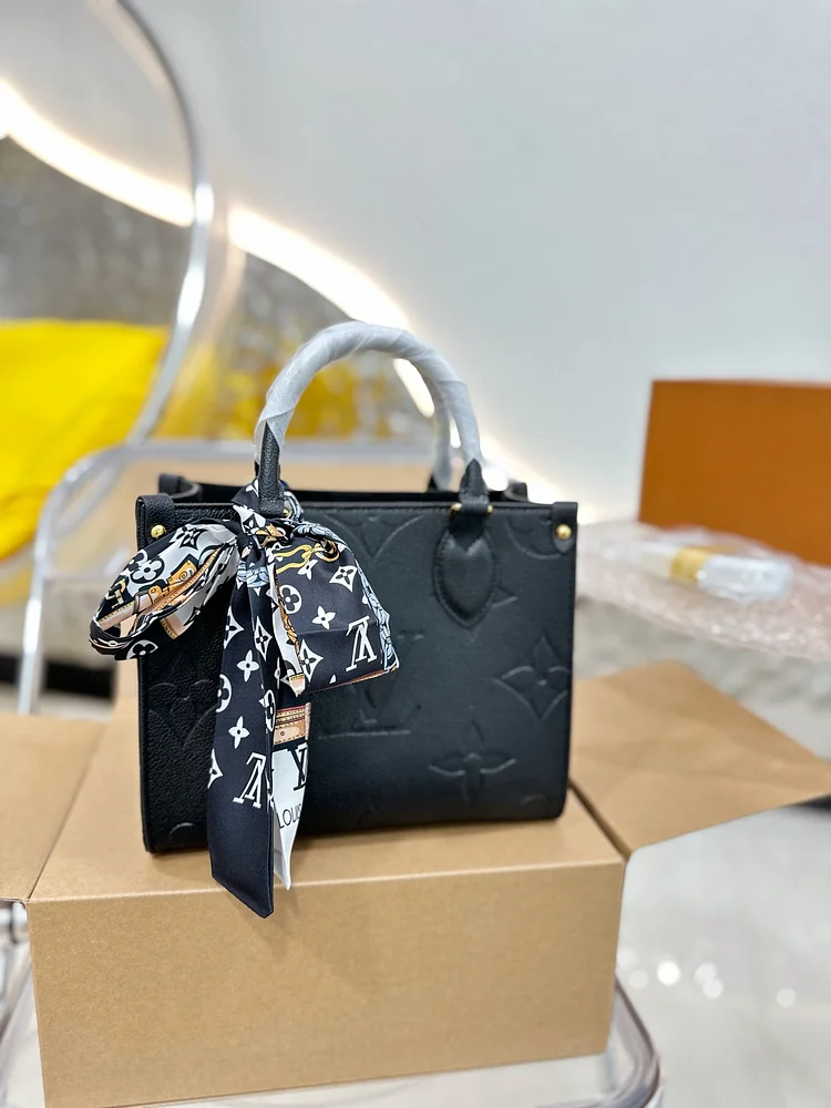 Louis Ss21 Crafty onthego small bag size : 25 * 20cm (without silk belt ) - Image 4