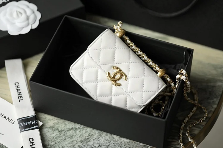 cc CO-CO Clutch With Chain 9.5cm/3.7in Gold Toned Hardware For Women White - Image 6