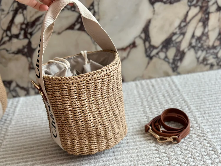Ch new arrival bucket bag size: 18cm - Image 3