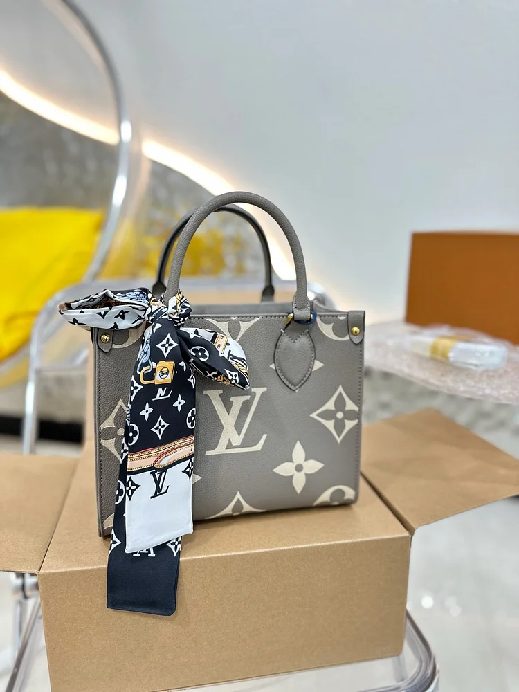Louis Ss21 Crafty onthego small bag size : 25 * 20cm (without silk belt ) - Image 5