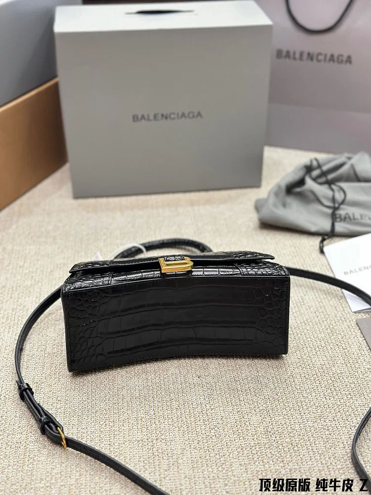 Balen hourglass xs bag size : 23 * 14cm - Image 17