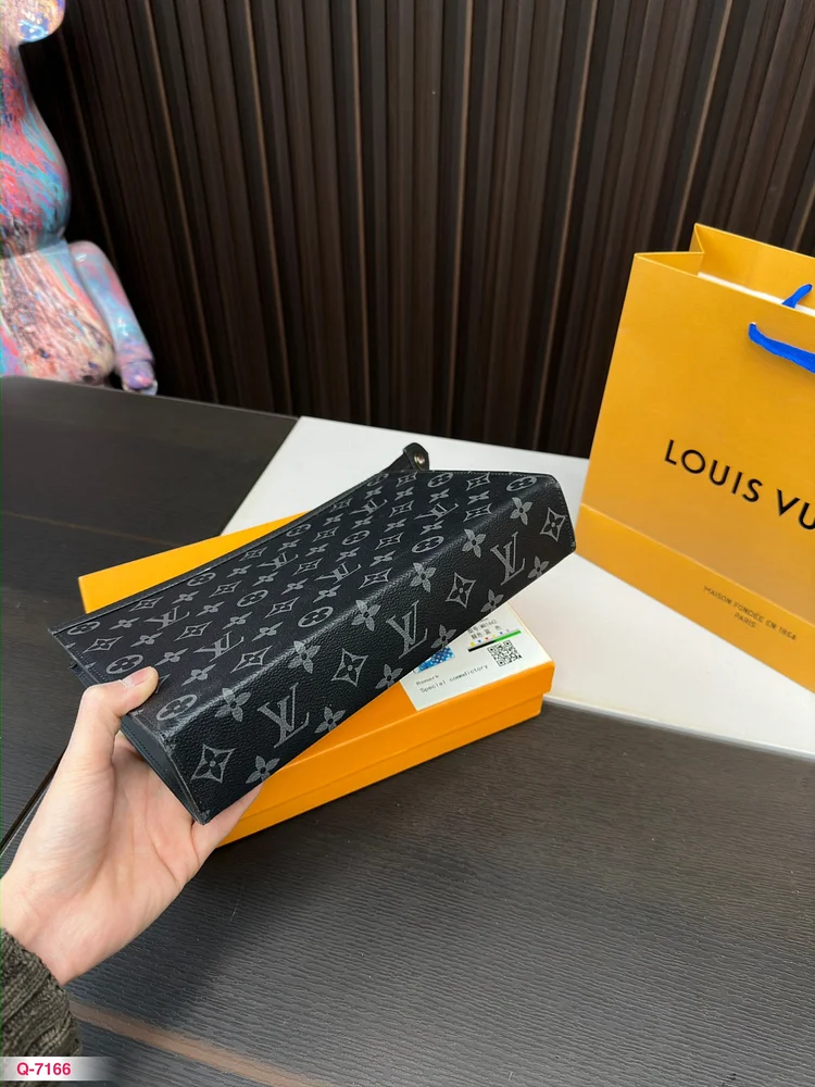 Louis Toiletry Pouch men and women bag size : 26*20cm - Image 7