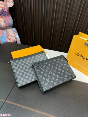 Louis Toiletry Pouch men and women bag size : 26*20cm