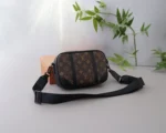 Louis new arrival bag size : 23x14x6 cm