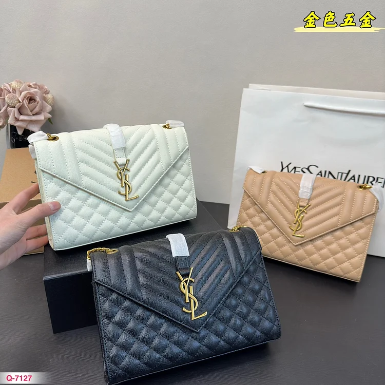 Y ENVELOPE Medium Chain Bag in Supple Matelasse Leather size :25.4 * 17 cm - Image 12