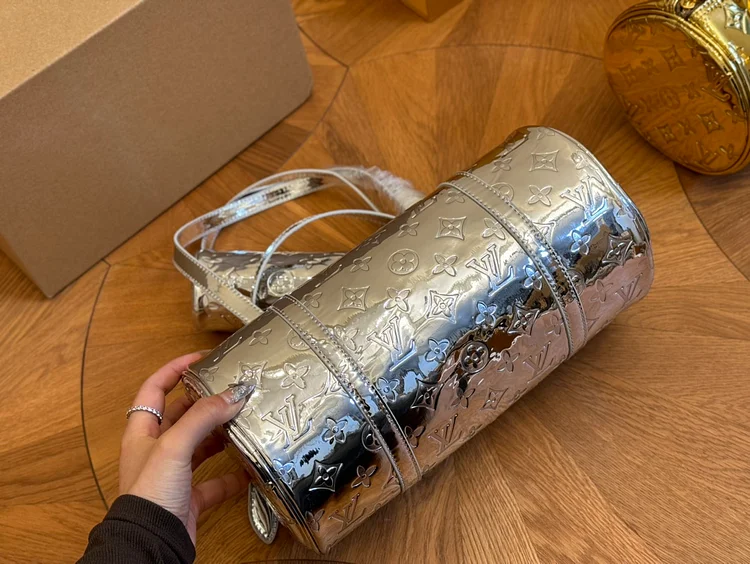 Louis new arrival men and women bag size : 30*15cm - Image 9