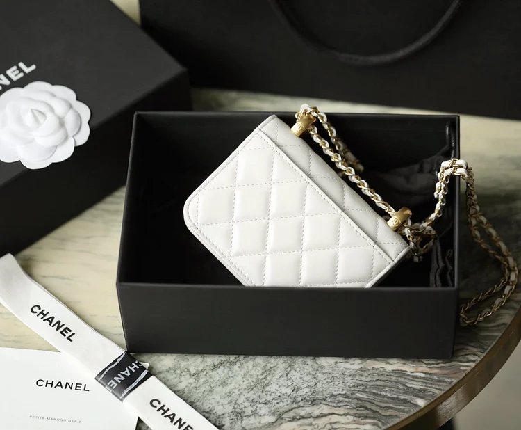 cc CO-CO Clutch With Chain 9.5cm/3.7in Gold Toned Hardware For Women White - Image 5