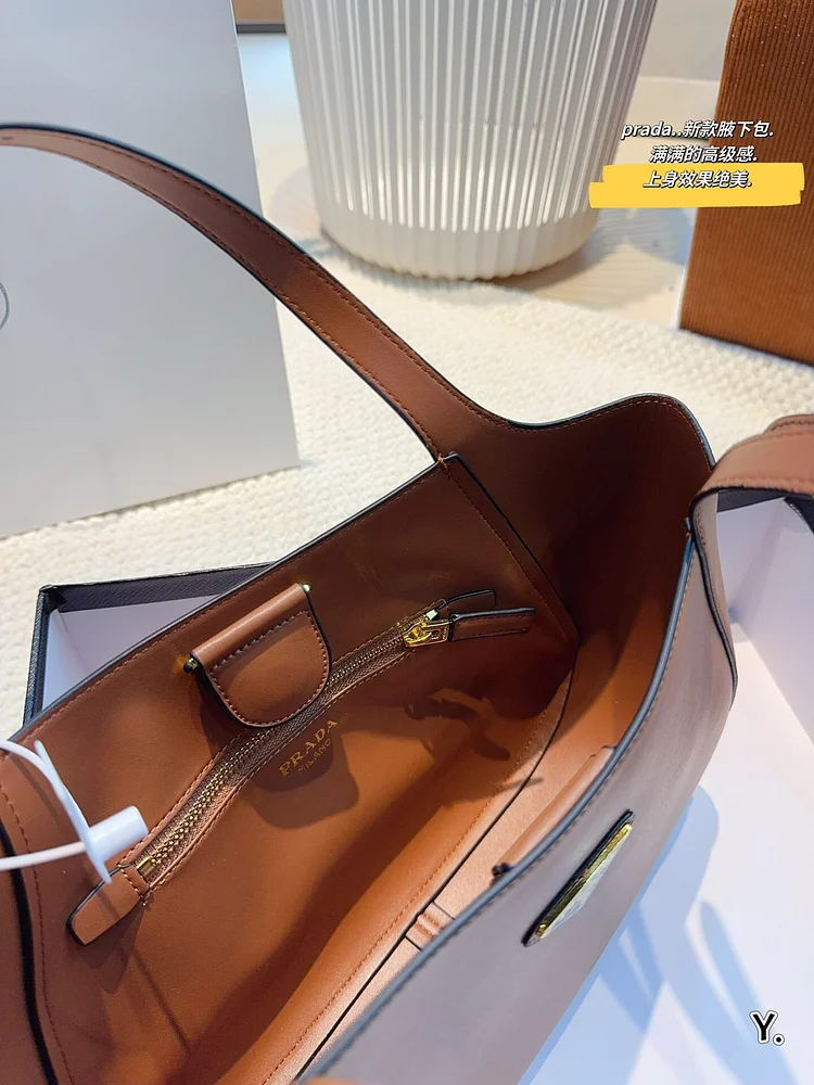 Pra new arrival hobo bag size: 27*7*19cm - Image 9