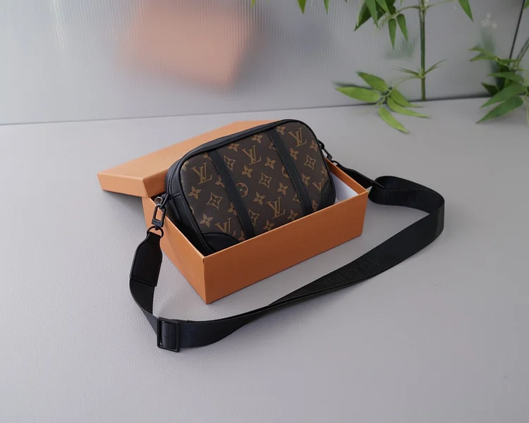 Louis new arrival bag size : 23x14x6 cm - Image 12