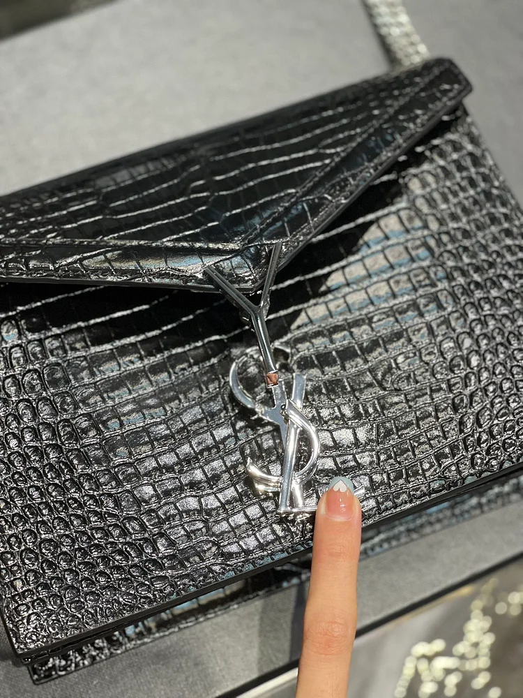 Y Cassandra Medium Chain Bag Black - Image 13