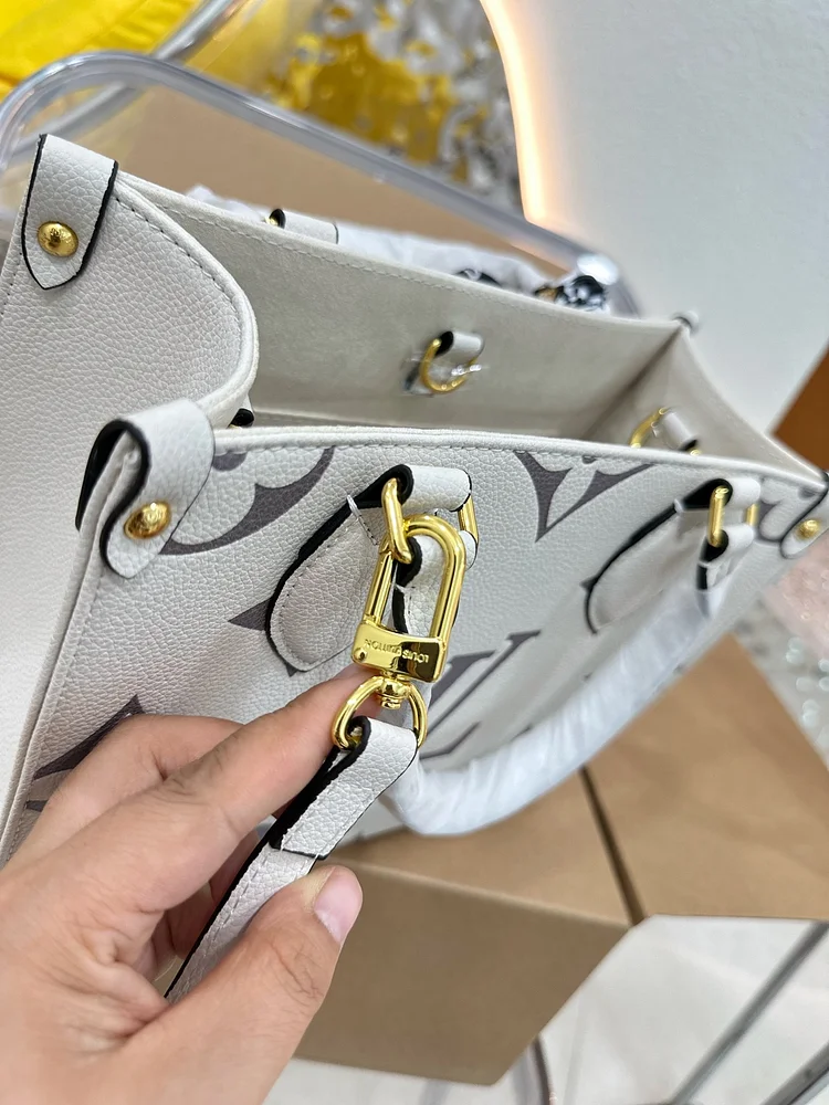 Louis Ss21 Crafty onthego small bag size : 25 * 20cm (without silk belt ) - Image 10