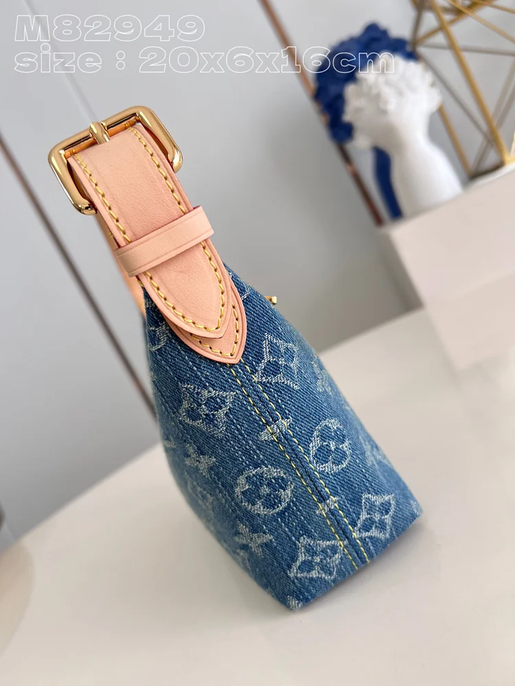 Louis Hills Pochette Monogram Denim size;20.5 x 6 x 16 cm - Image 4