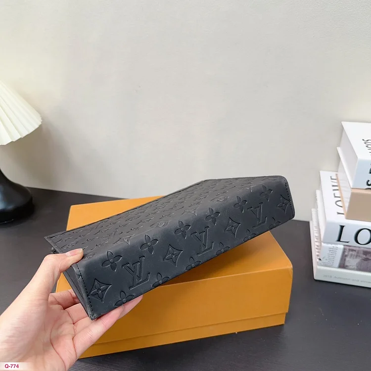 Louis Toiletry Pouch men and women bag size : 26*20 cm - Image 7