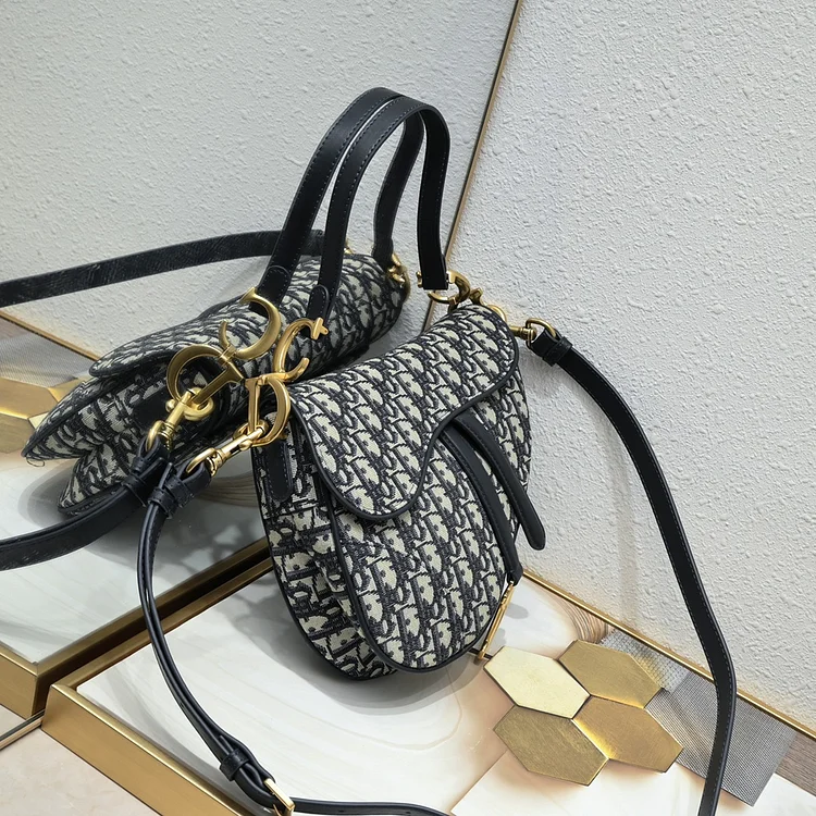 D saddle Be a classic with classics size: 25.5 x 20 x 6.5 cm - Image 3