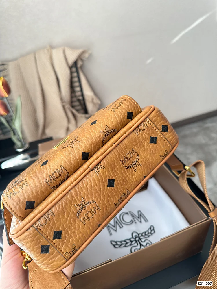 MC new arrival man and women bag size : 22 * 15 cm - Image 2