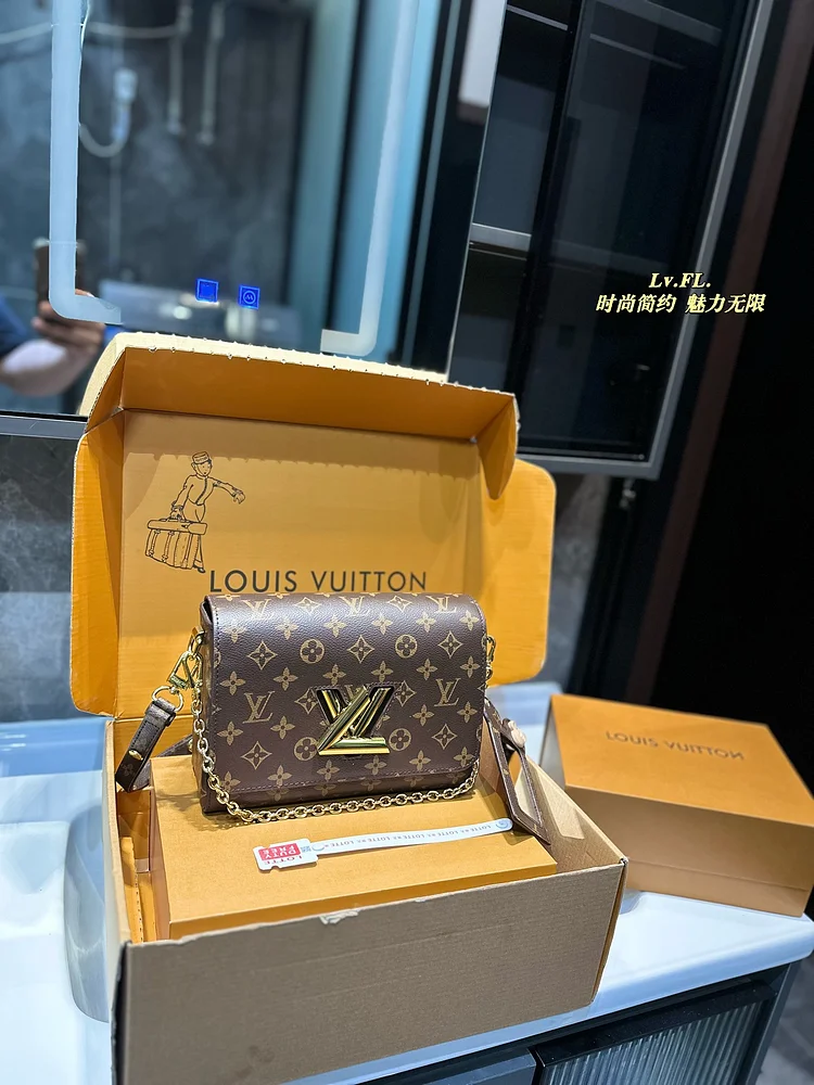 Louis Twist new arrival chain bag size: 23*10*15 cm - Image 4