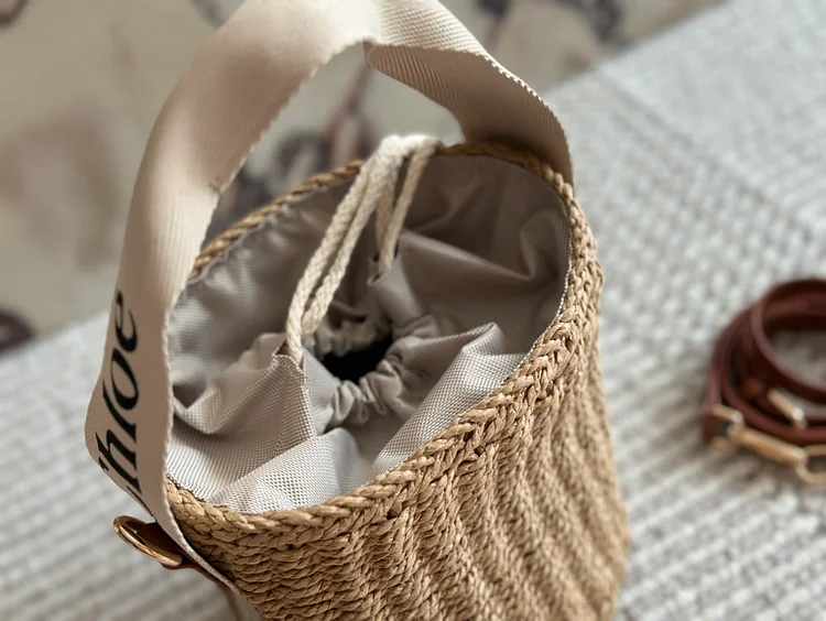 Ch new arrival bucket bag size: 18cm - Image 2