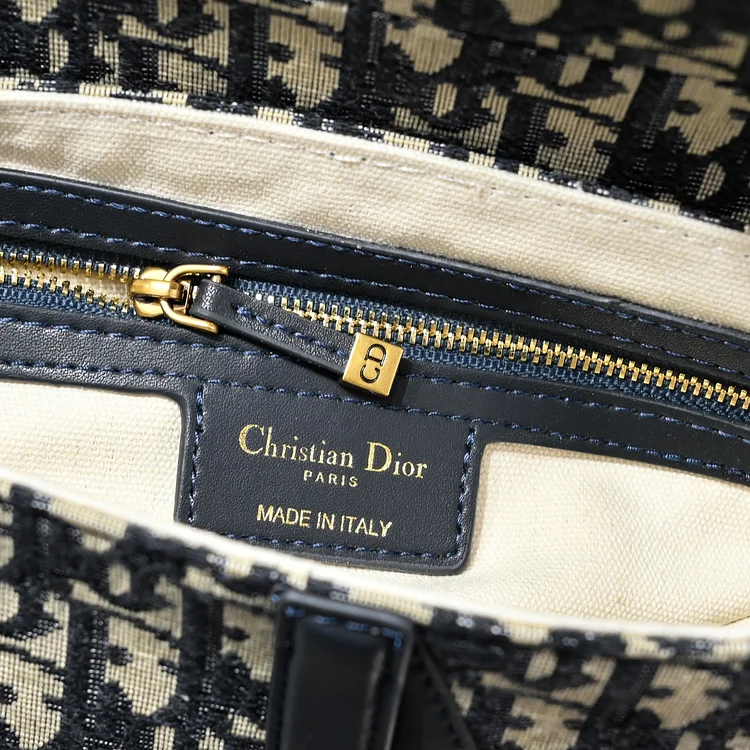 D saddle Be a classic with classics crossbody bag - Image 2
