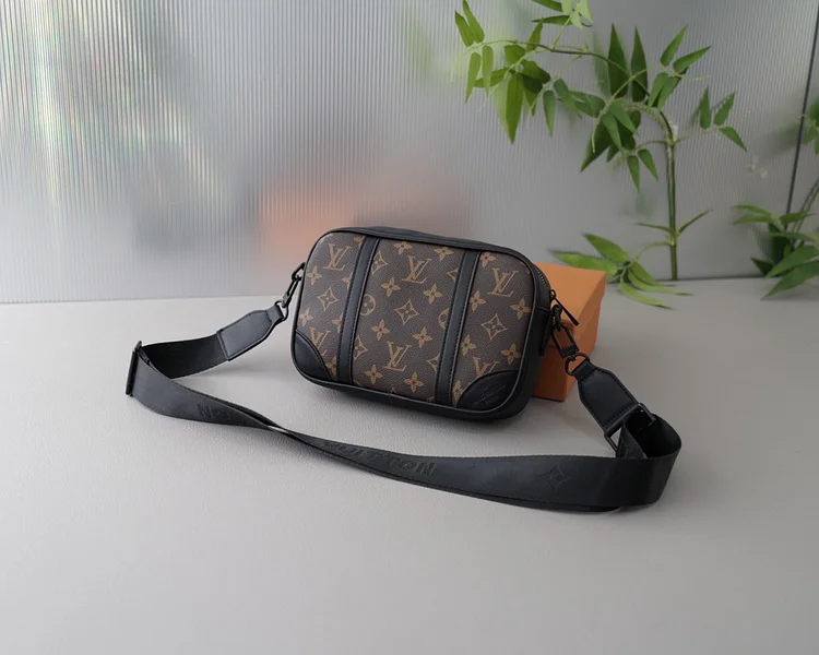 Louis new arrival bag size : 23x14x6 cm - Image 13