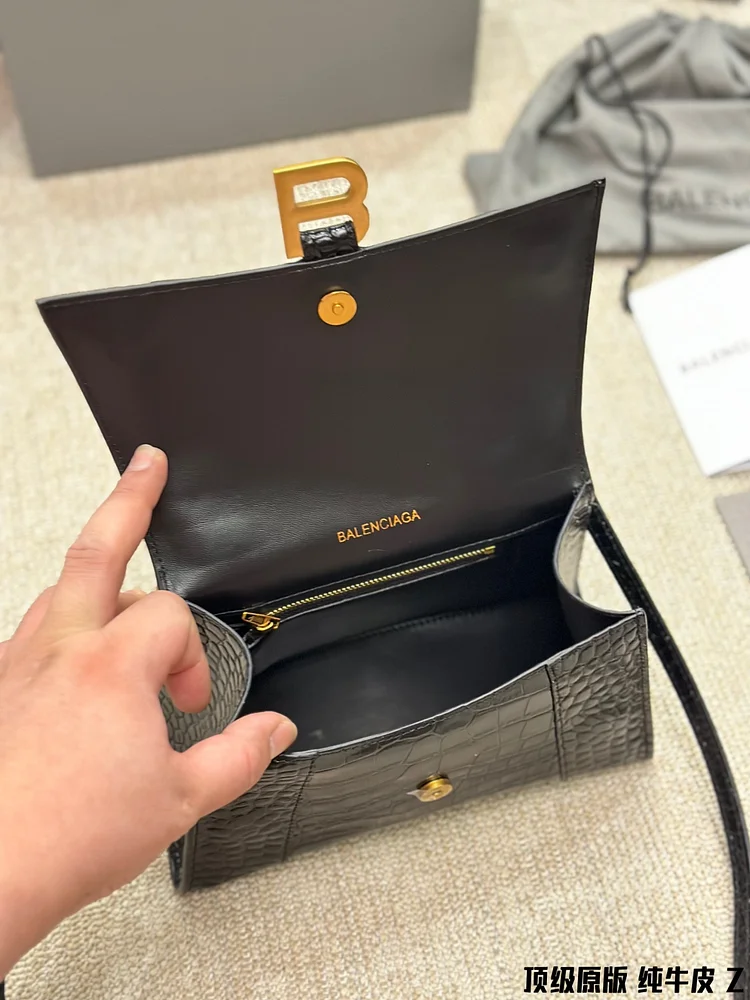 Balen hourglass xs bag size : 23 * 14cm - Image 7